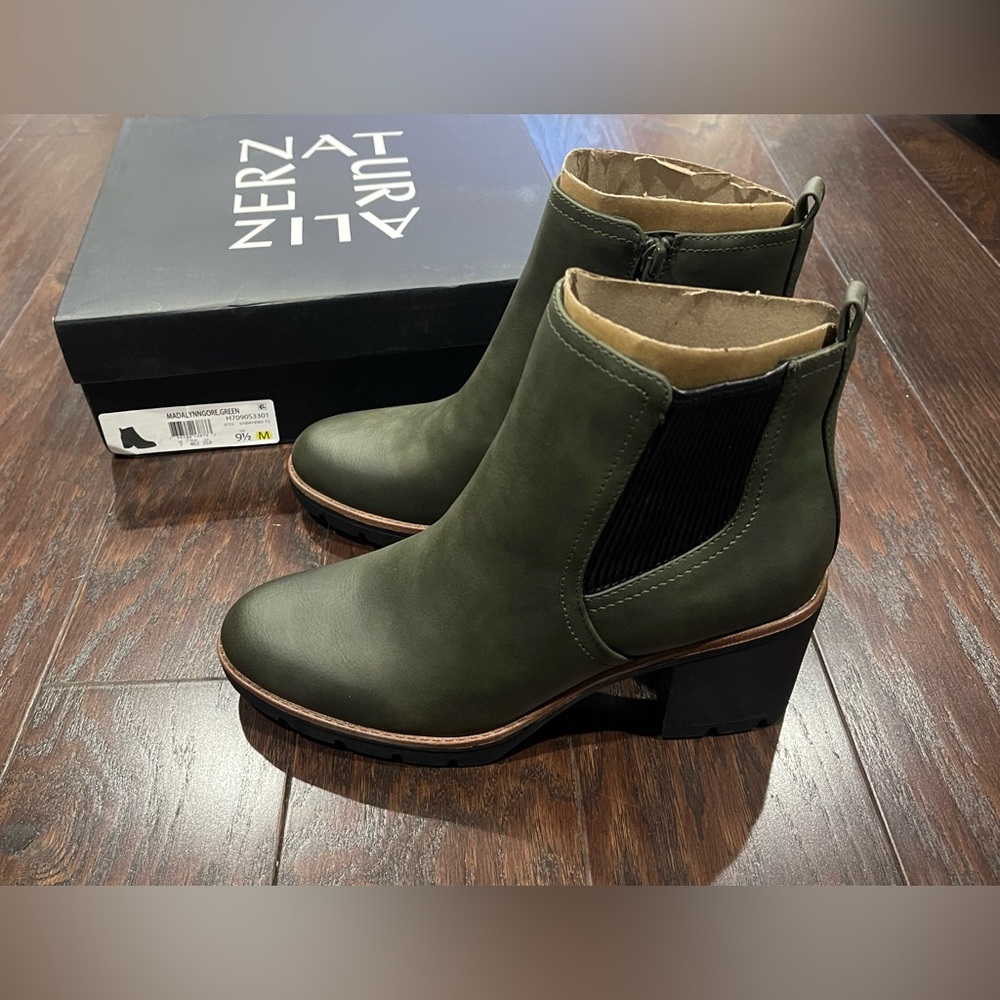 Naturalizer Women Madalynn Gore Lug Sole Heel Ankle Bootie Moss Green Size 9.5M